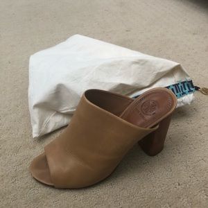 Tory Burch tan/camel heals